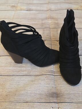 Journee Collection Women's Selena Bootie Size 8 1/2